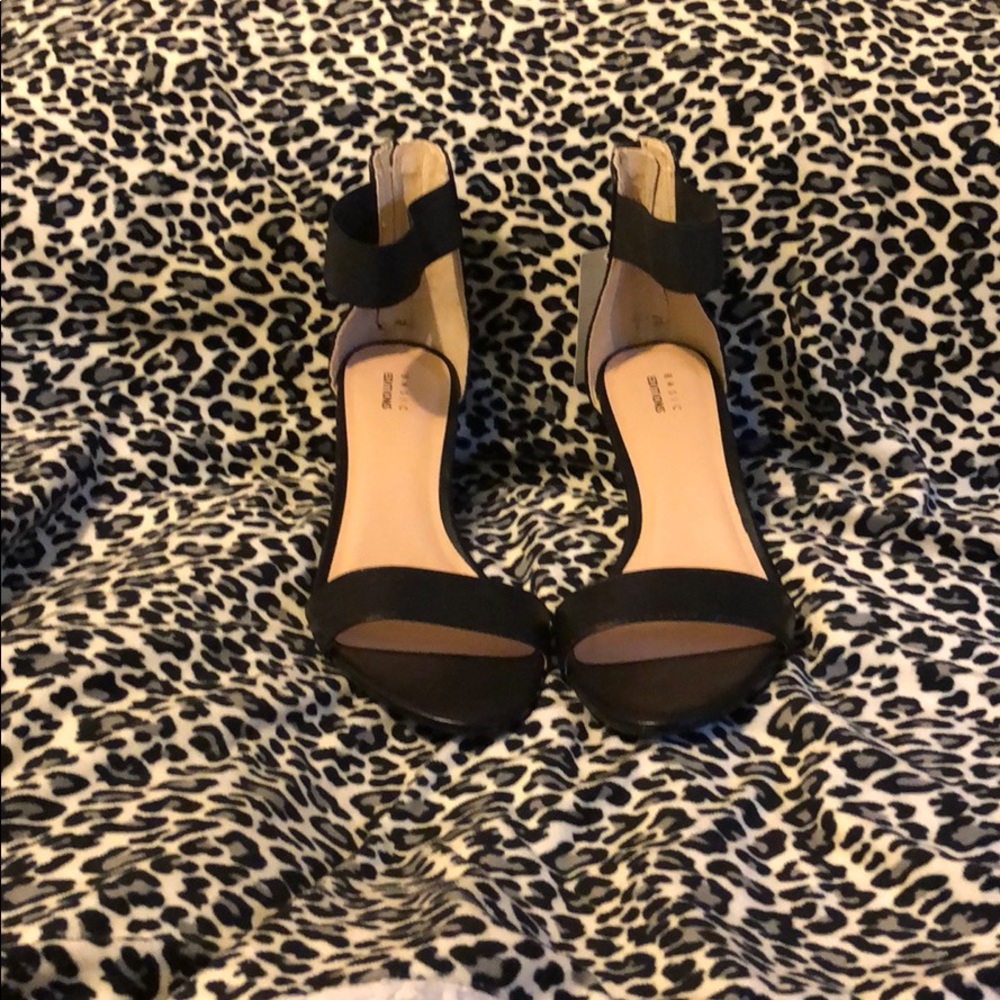 SOLD Black heels